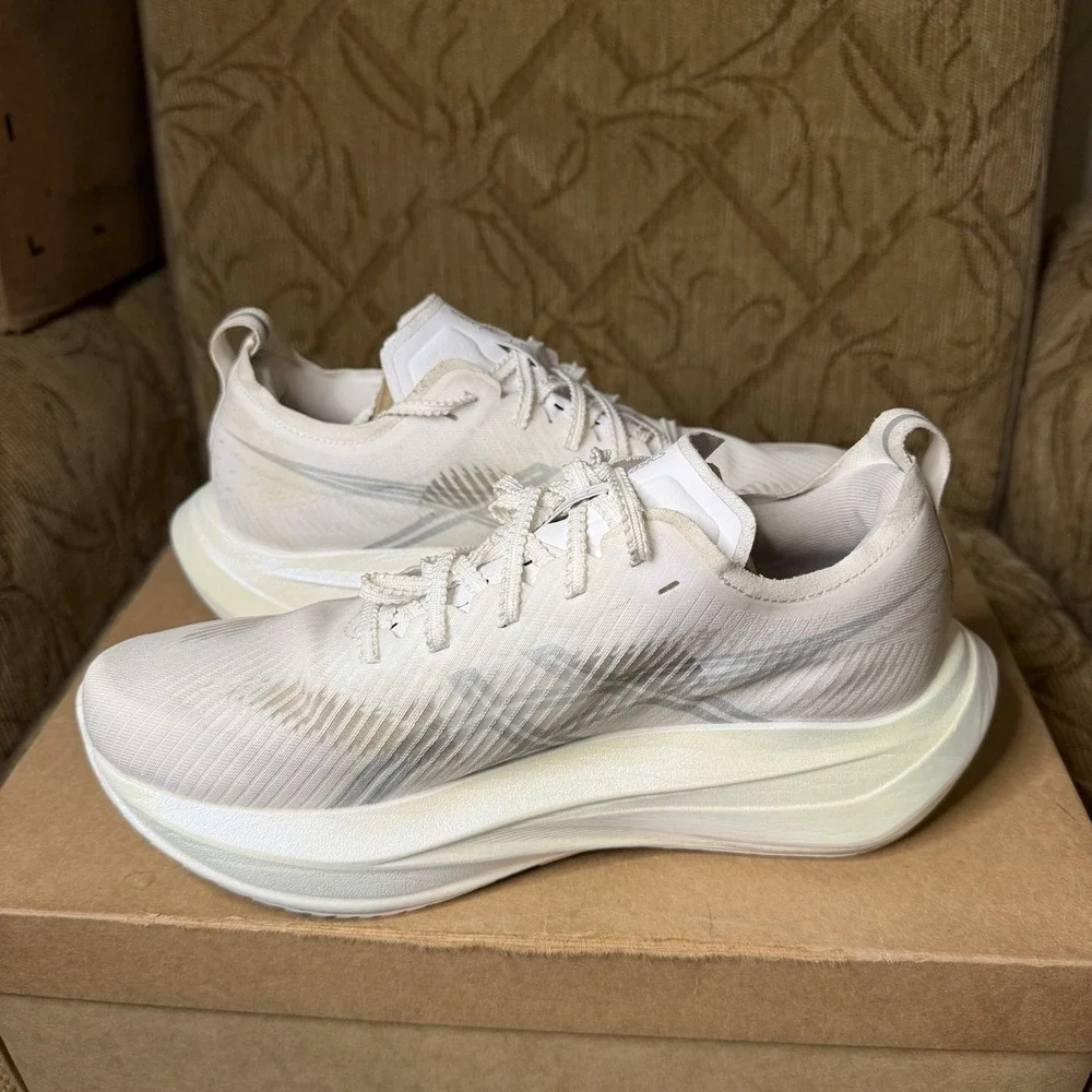 Asics Megablast Men's 7 Women's 8.5 White Gray Athletic Running Walking Shoes